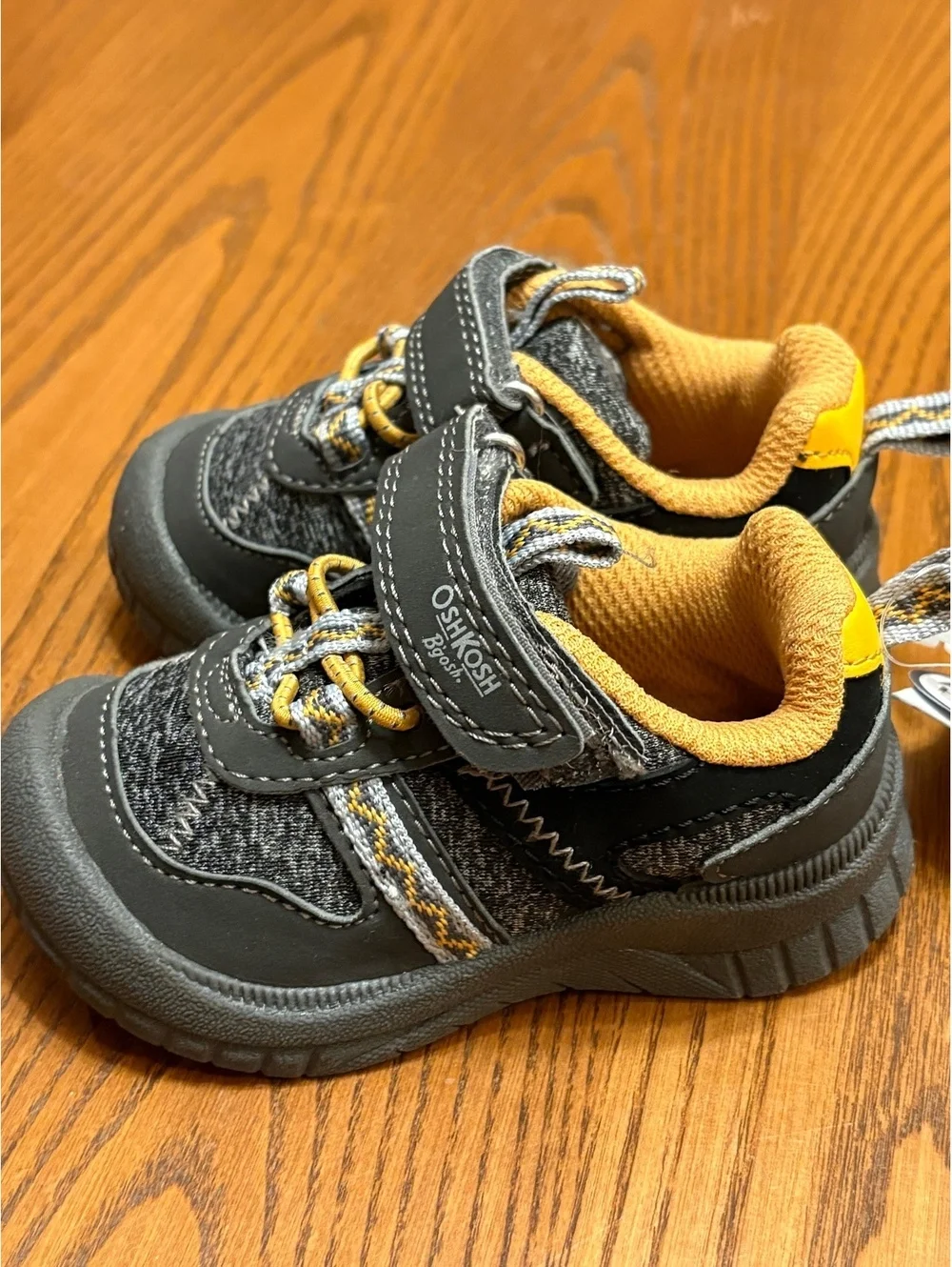 OshKosh B'gosh Toddler Boy Hiking Shoes Size 4 Gray Yellow NWT